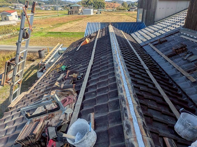 加古川市　漆喰詰め直し　施工中